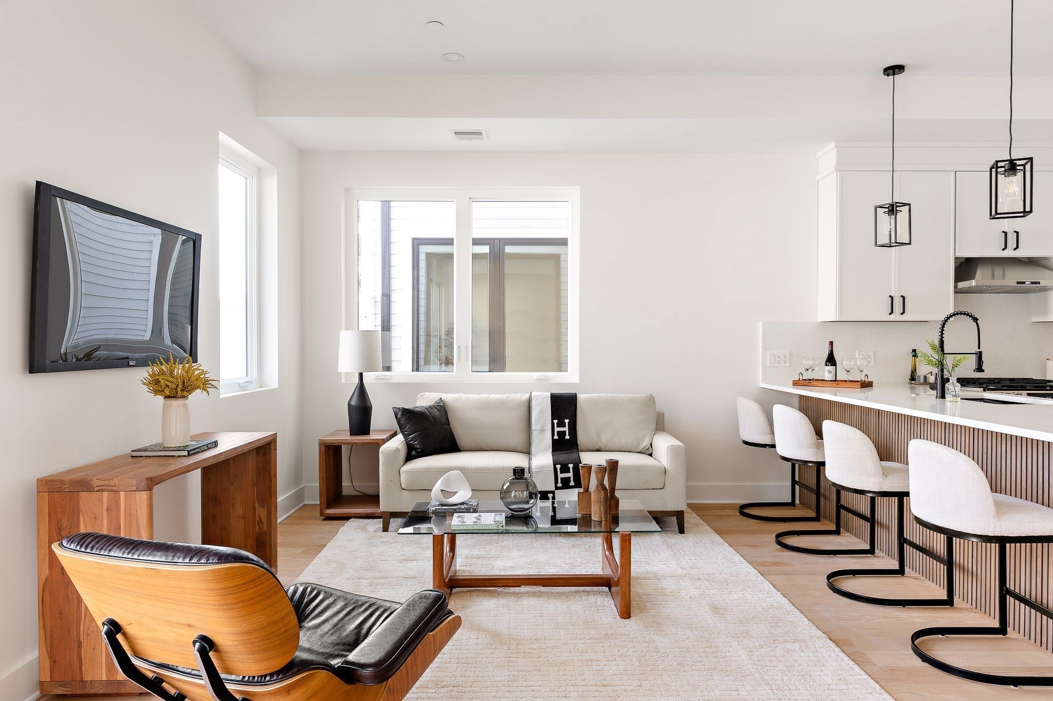 28A Swan Avenue 1