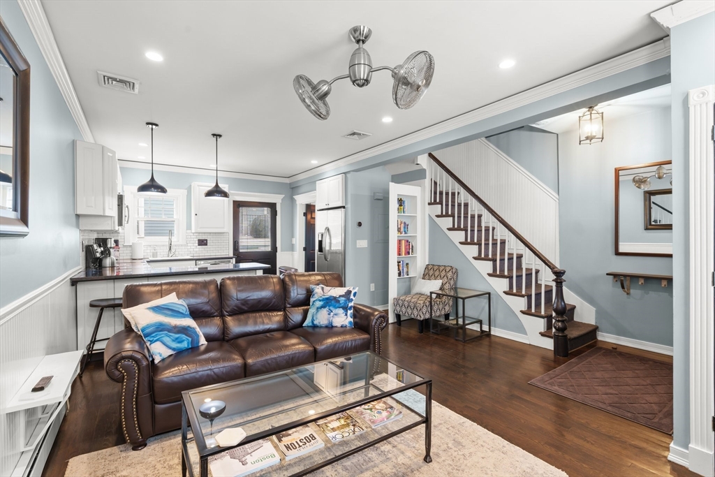 114 Tudor St