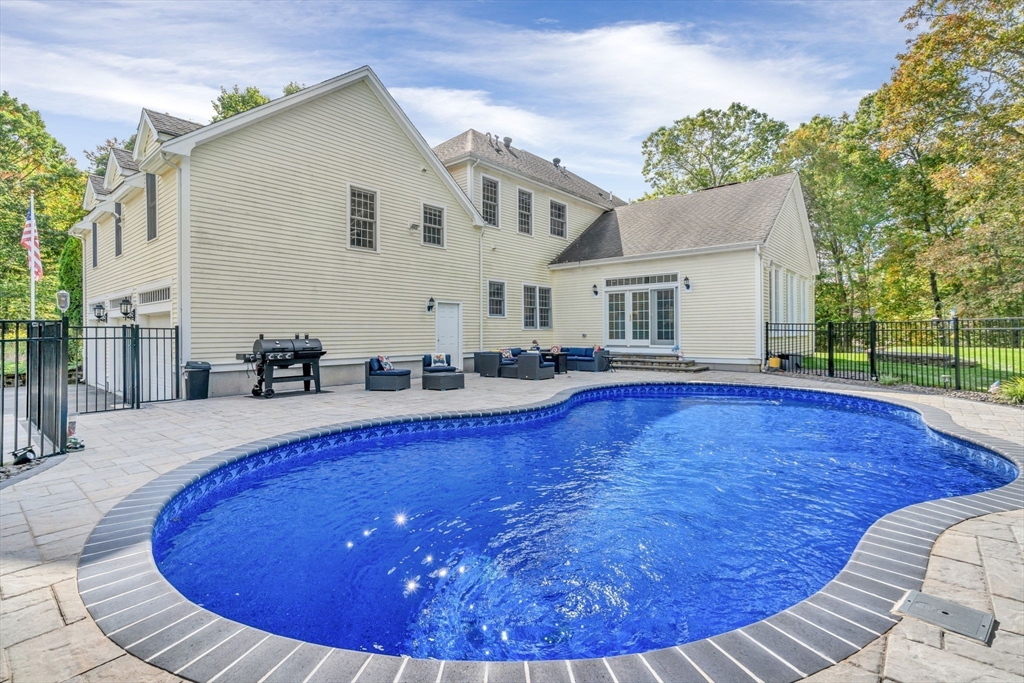 27 Hovey's Pond Drive