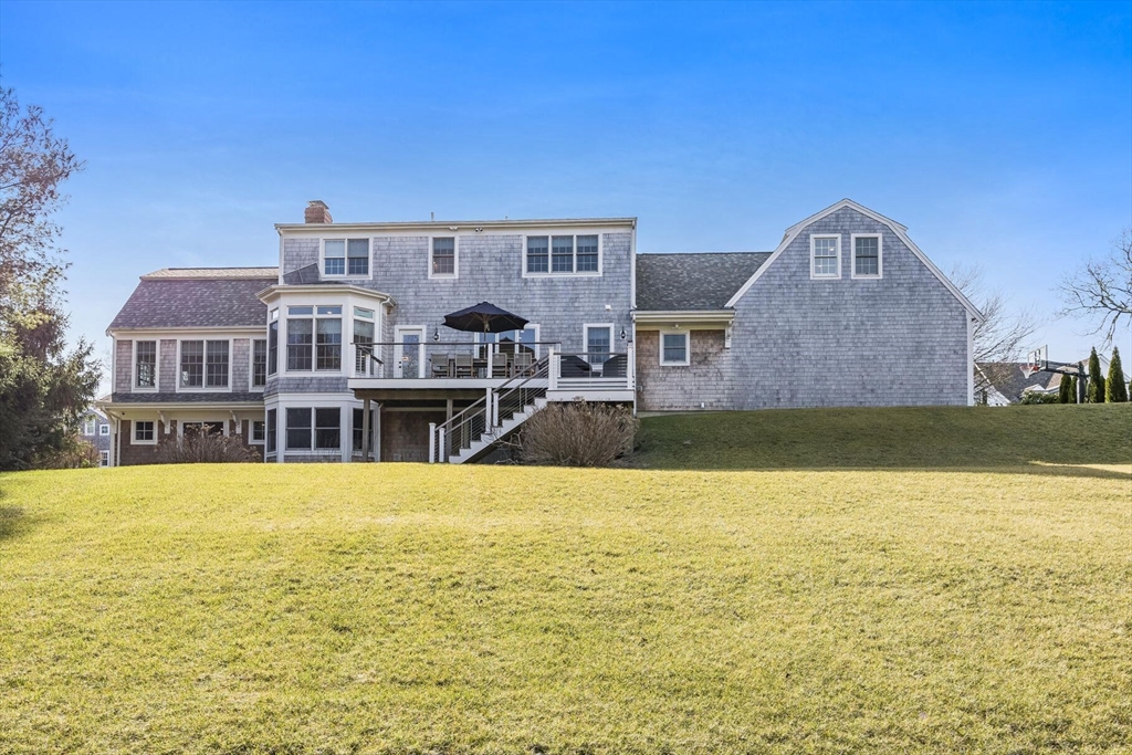 7 Colonial Dr