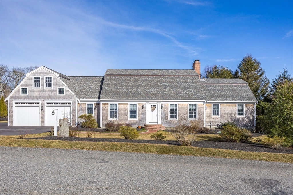 7 Colonial Dr