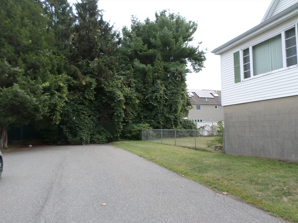 9 Douglas Rd