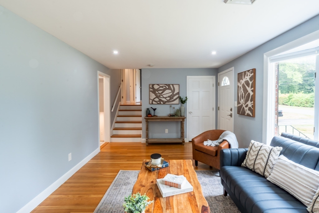 8 Wagon Wheel Dr