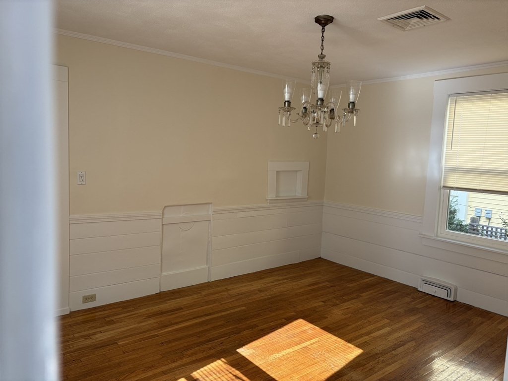 Cambridge, Massachusetts 02139, United States, 4 Bedrooms Bedrooms, ,3 BathroomsBathrooms,Residential,Active,228038