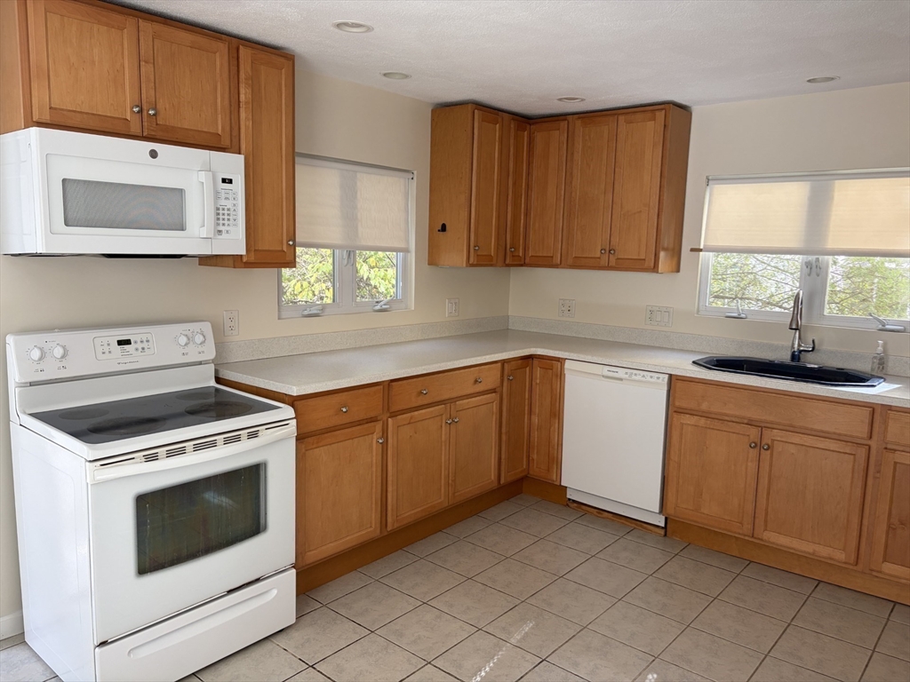 Cambridge, Massachusetts 02139, United States, 4 Bedrooms Bedrooms, ,3 BathroomsBathrooms,Residential,Active,228038