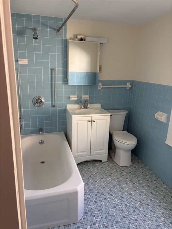 Cambridge, Massachusetts 02139, United States, 4 Bedrooms Bedrooms, ,3 BathroomsBathrooms,Residential,Active,228038