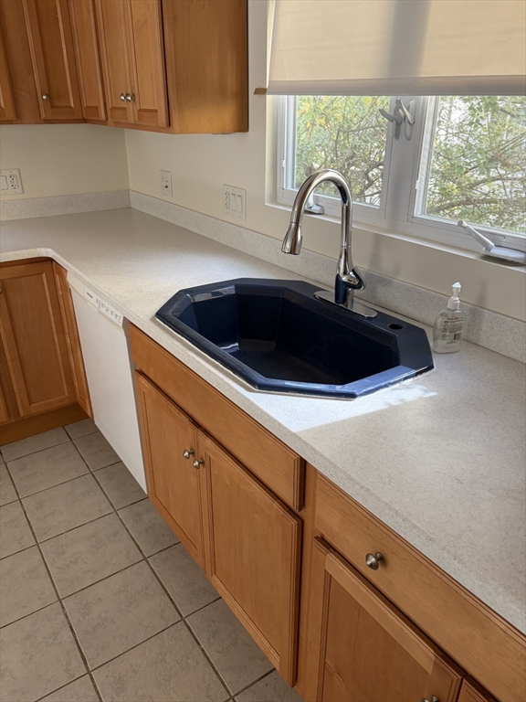 Cambridge, Massachusetts 02139, United States, 4 Bedrooms Bedrooms, ,3 BathroomsBathrooms,Residential,Active,228038