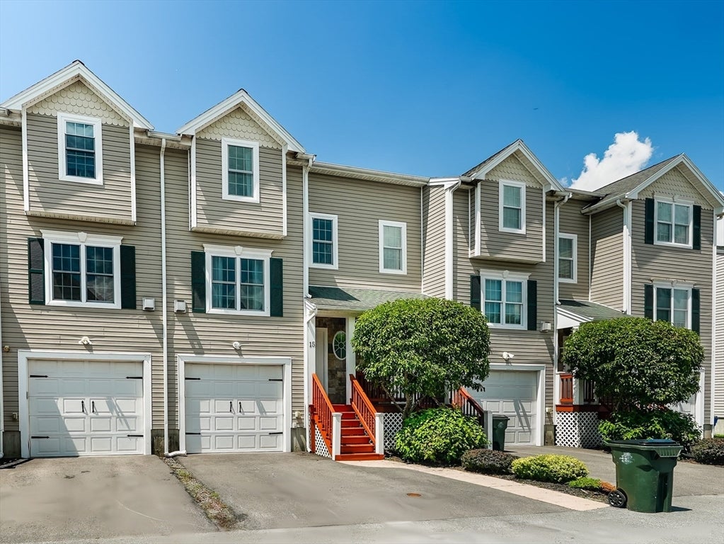 Photo of 40 Winchester Ln, Fall River, MA