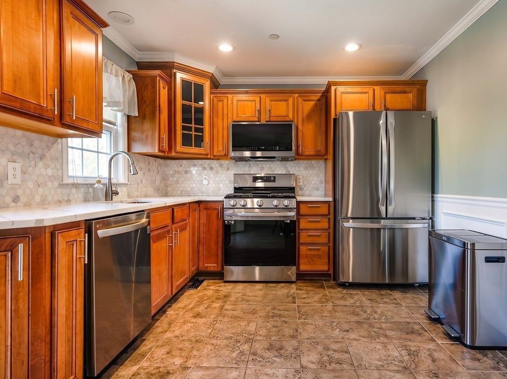 40 Winchester Ln #15, Fall River, MA Photo #3