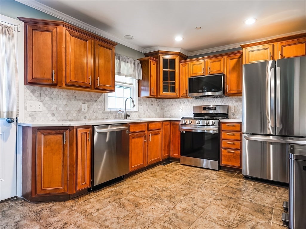 40 Winchester Ln #15, Fall River, MA Photo #2