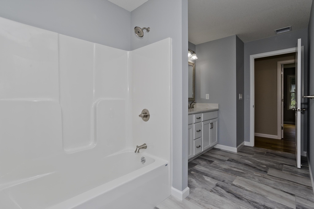 Wilbraham, Massachusetts 01095, United States, 4 Bedrooms Bedrooms, ,3 BathroomsBathrooms,Residential,Active,170955