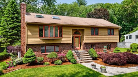 10 Briarwood Lane Wakefield MA 01880
