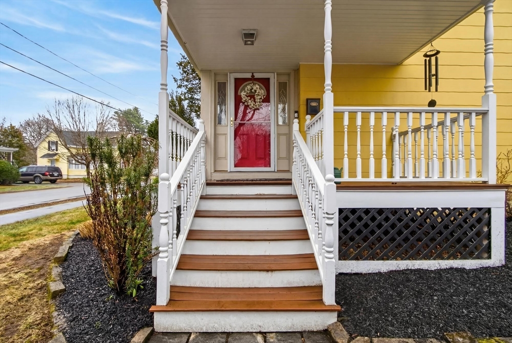 52 Maple St