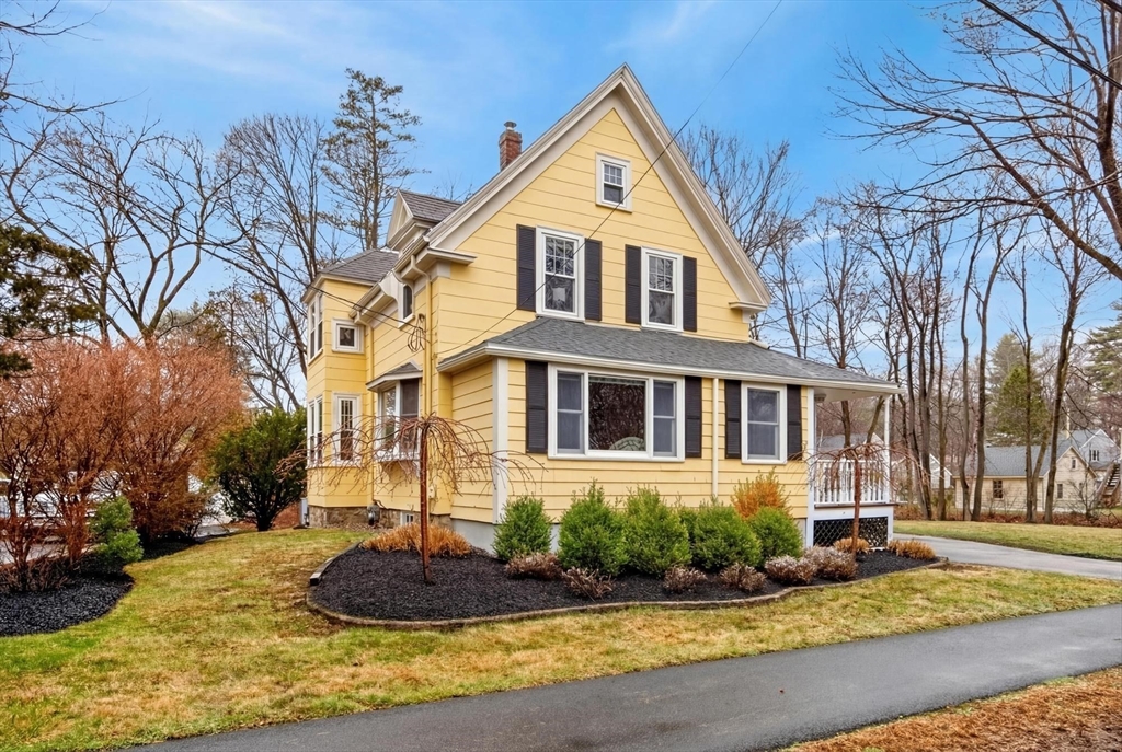 52 Maple St