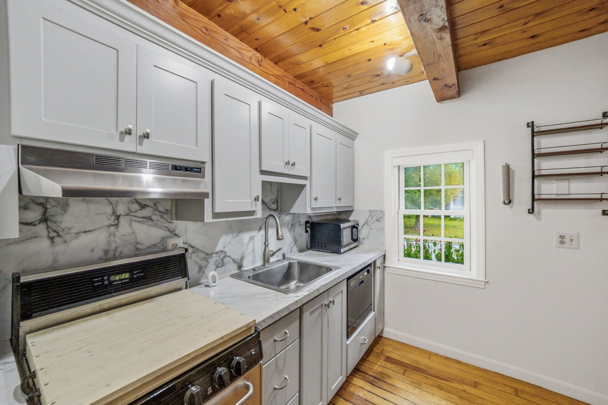 33 School St, Hanover, MA Photo #11