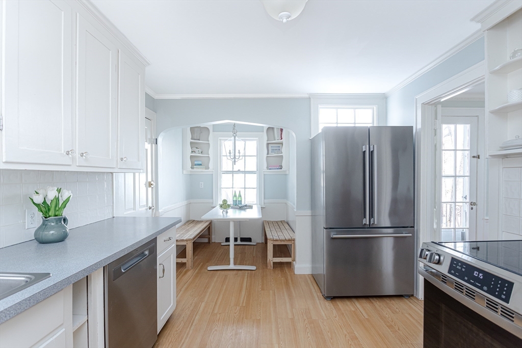 Needham, Massachusetts 02492, United States, 3 Bedrooms Bedrooms, ,2 BathroomsBathrooms,Residential,Pending,8843