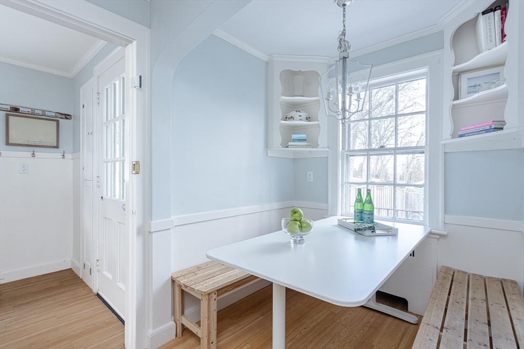 Needham, Massachusetts 02492, United States, 3 Bedrooms Bedrooms, ,2 BathroomsBathrooms,Residential,Pending,8843