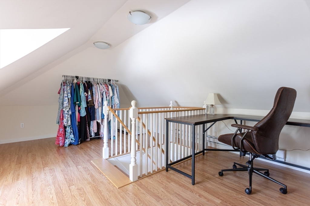 Needham, Massachusetts 02492, United States, 3 Bedrooms Bedrooms, ,2 BathroomsBathrooms,Residential,Pending,8843