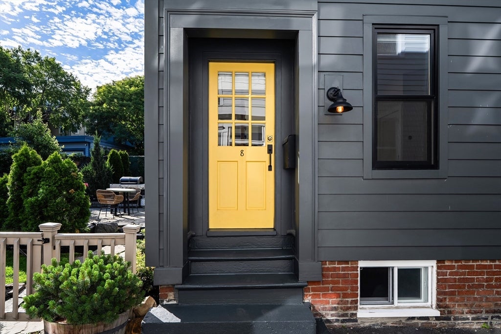 8 Bolton Pl