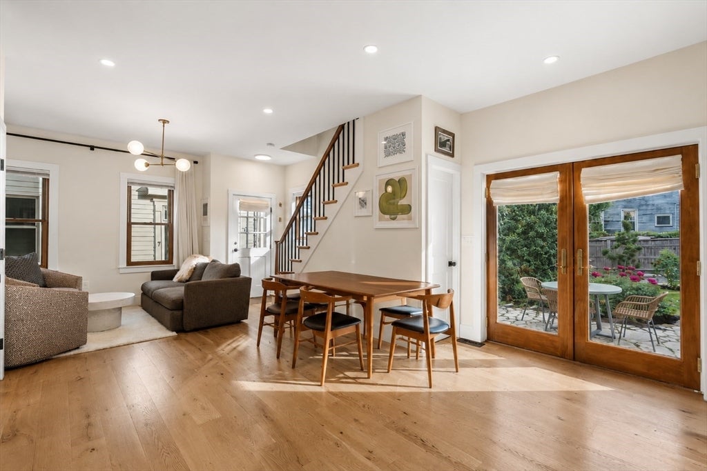 8 Bolton Pl