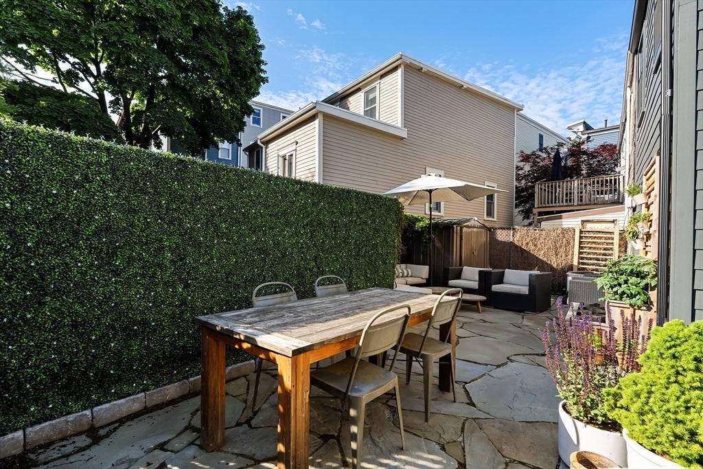 8 Bolton Pl