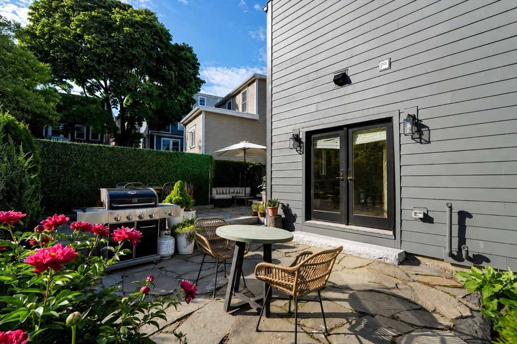 8 Bolton Pl