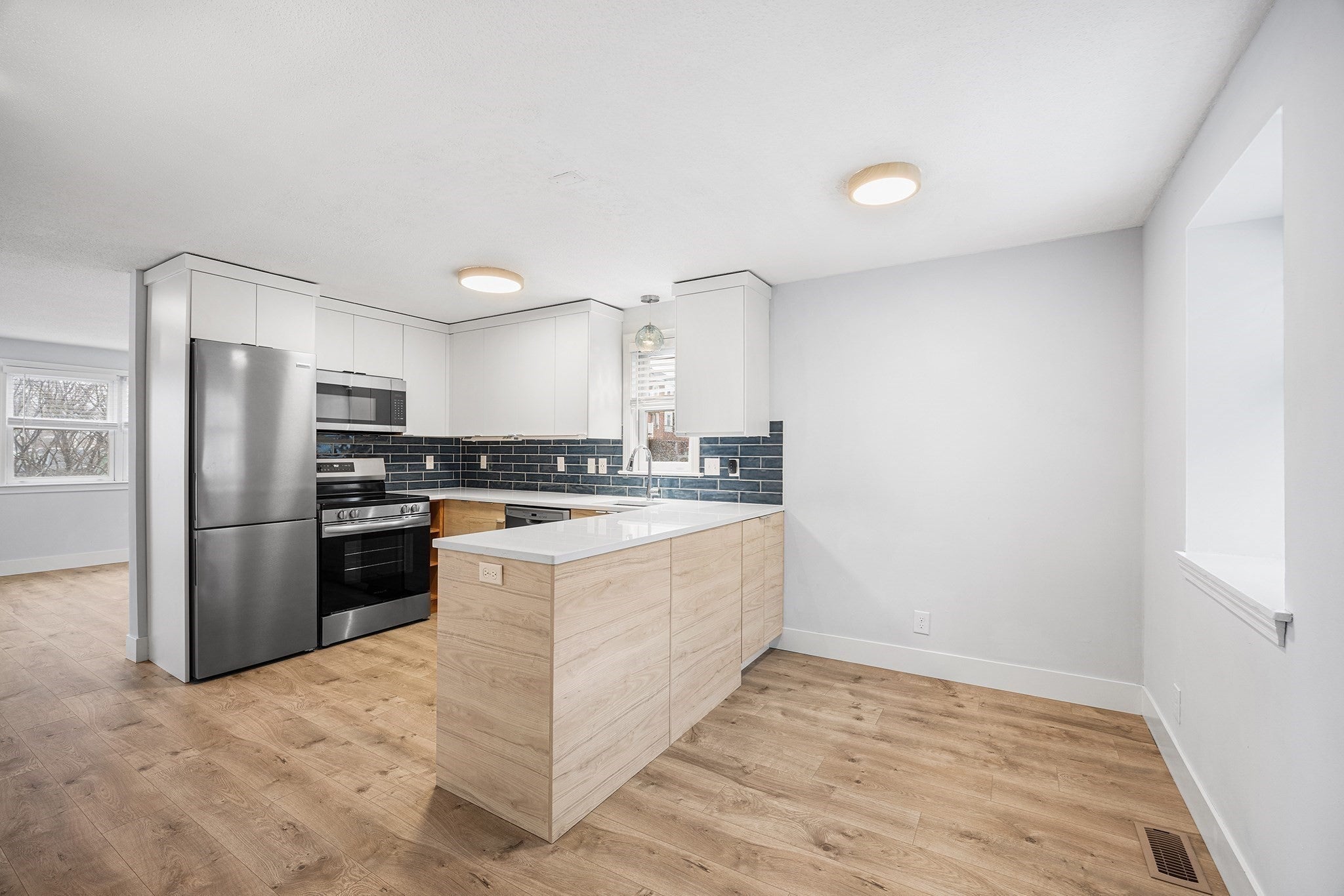 28 Margin St A