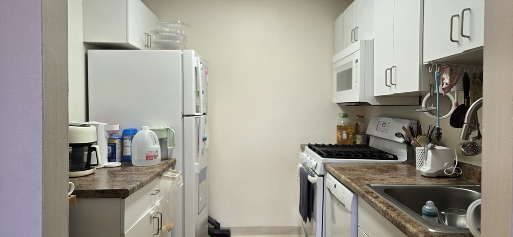 99 Pond Ave 706