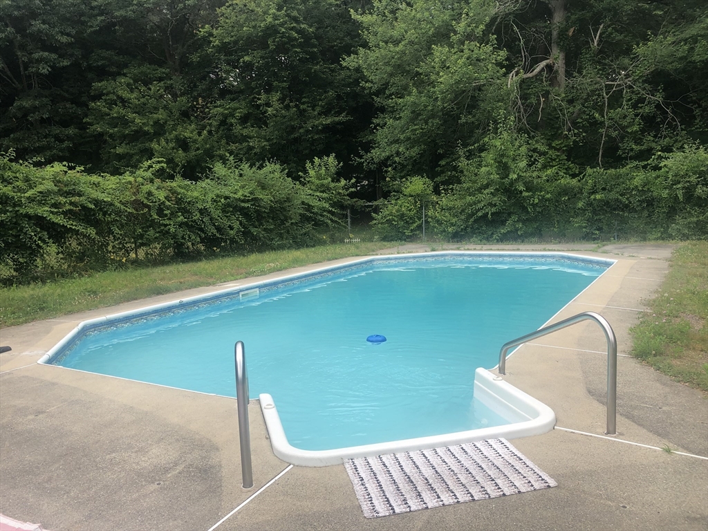 7 Eric Dr