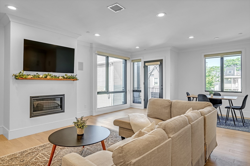 148 W 9th St 6