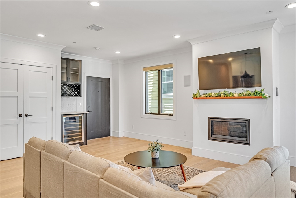 148 W 9th St 6