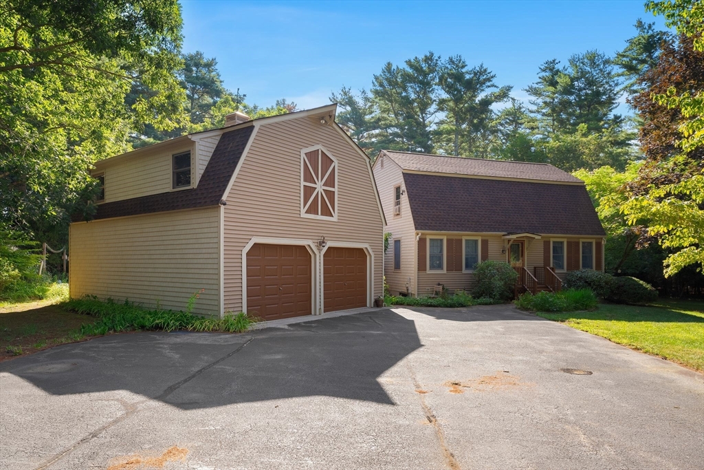 60 Canterbury Dr