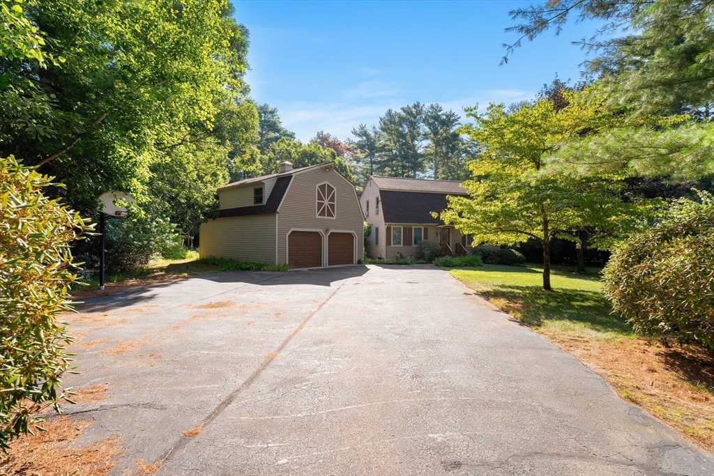 60 Canterbury Dr