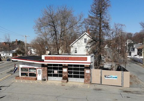 1015 Lakeview Ave Dracut MA 01826