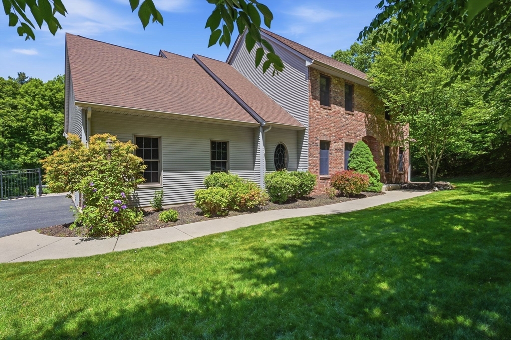 2 Highview Cir