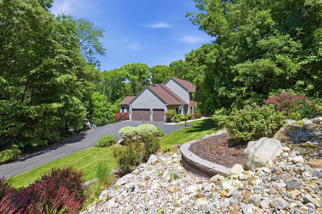 2 Highview Cir