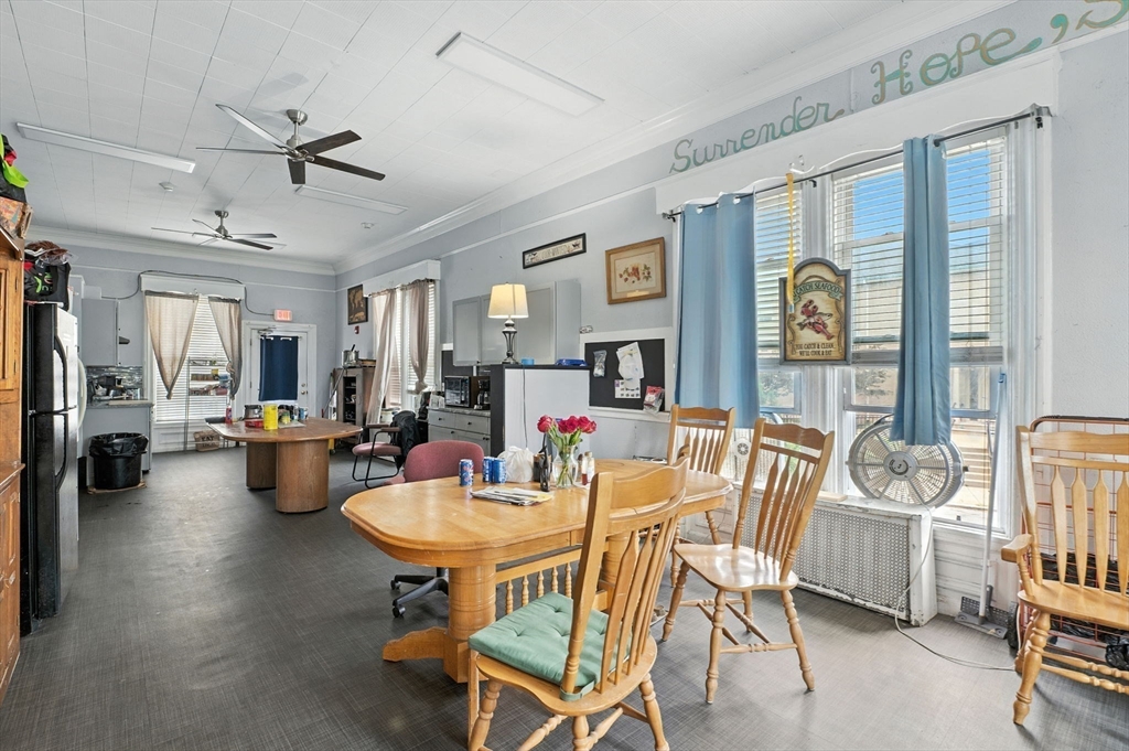 121 N Common