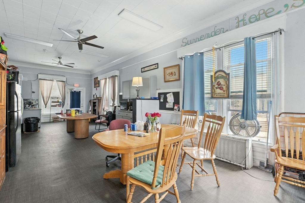 121 N Common