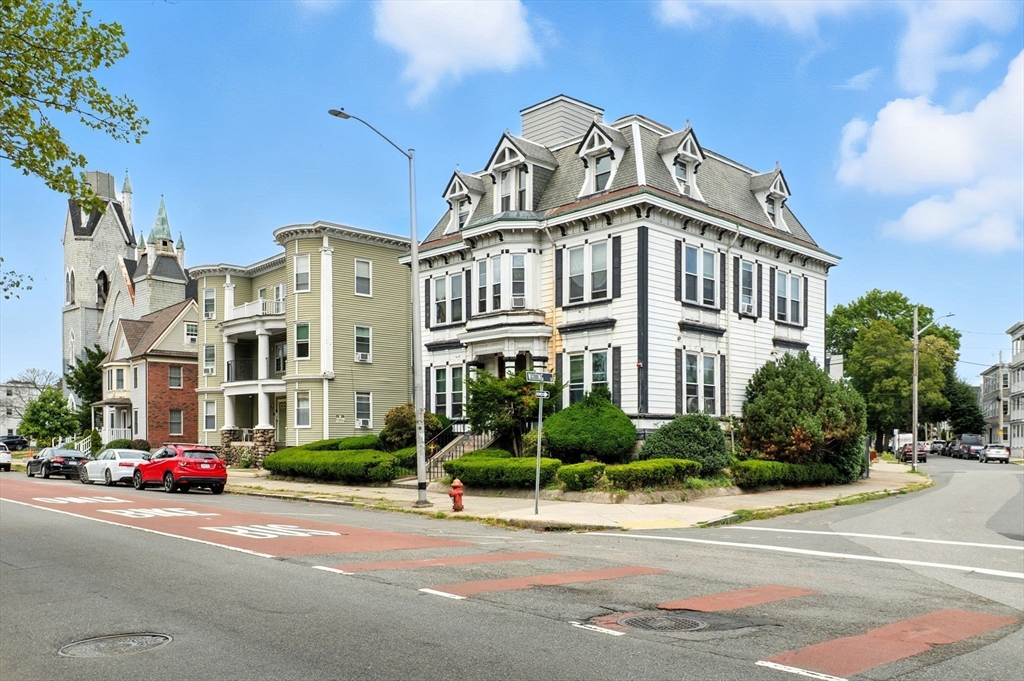 121 N Common