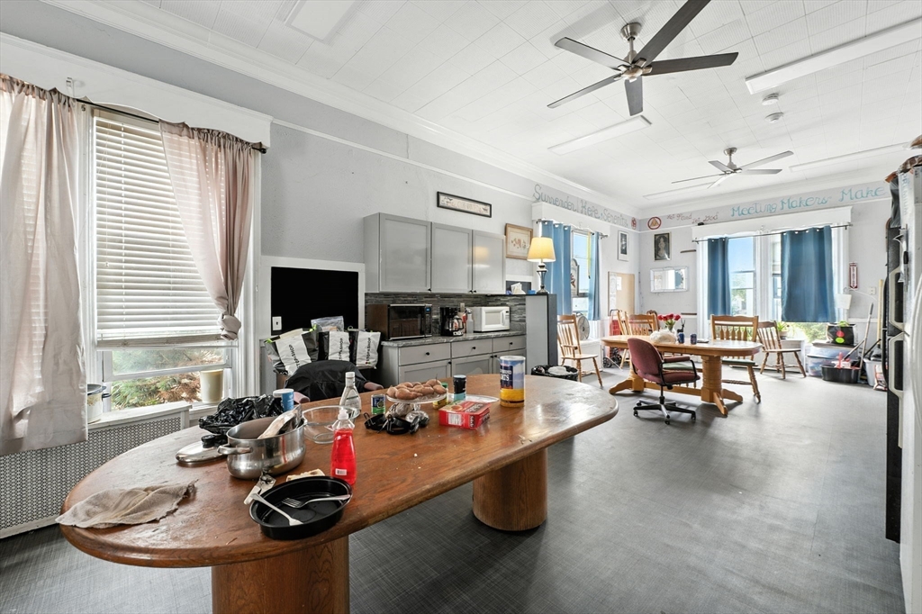 121 N Common