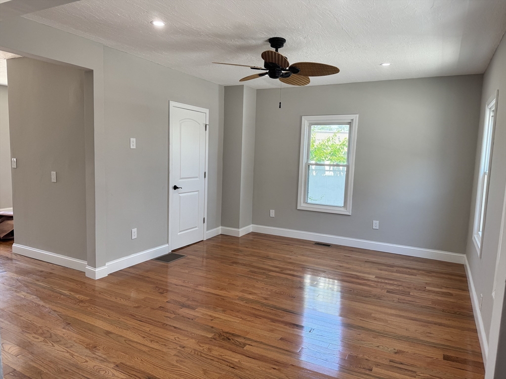 21 Lodi St