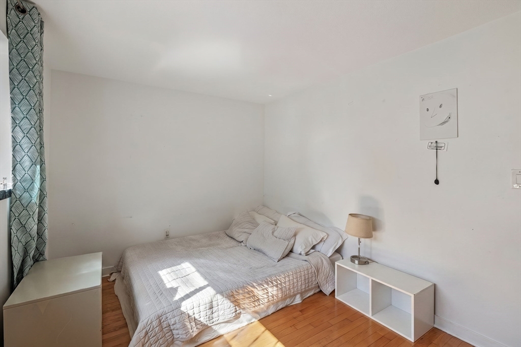 245 Kelton St 11