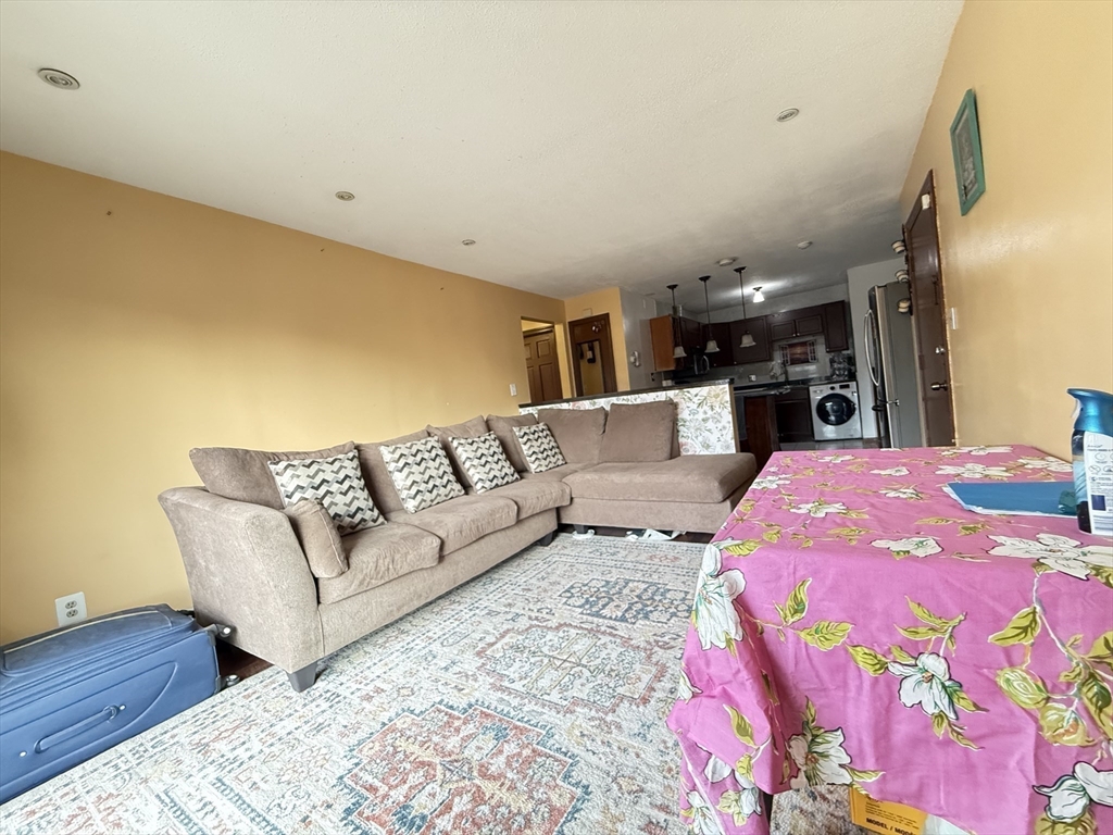 215 Washington Ave 9