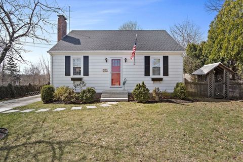 19 Essex Rd Ipswich MA 01938