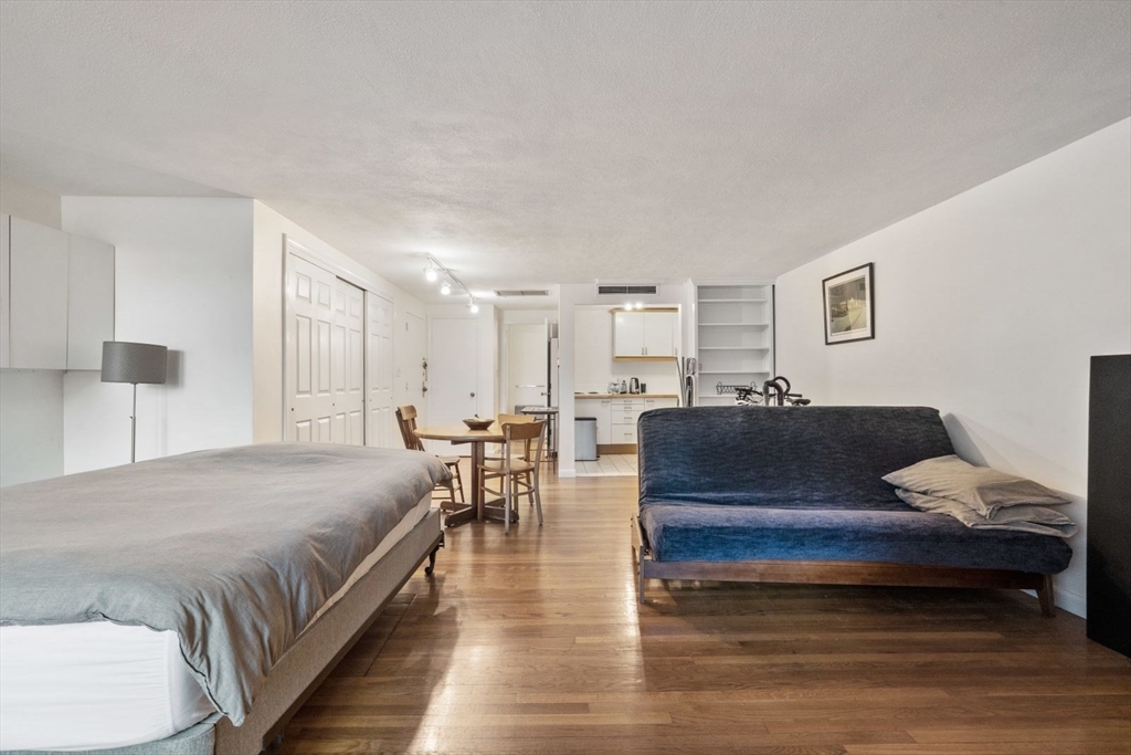 260 Beacon Street 3