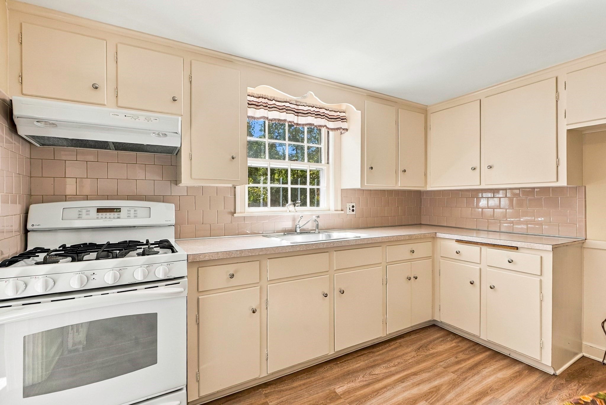 25 Orchard Rd, Natick, MA, 25 Orchard Rd, Natick, MA Photo #12