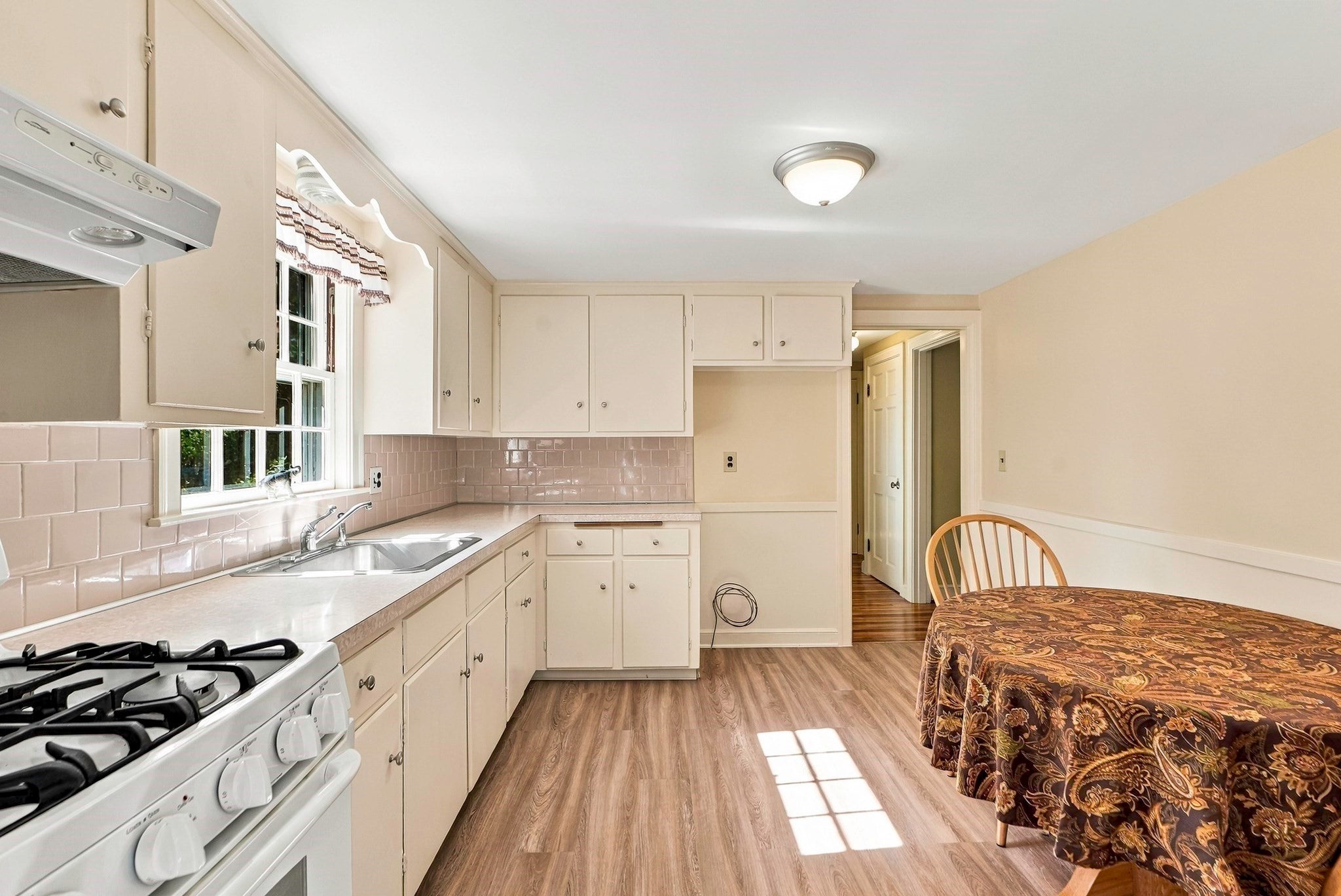 25 Orchard Rd, Natick, MA, 25 Orchard Rd, Natick, MA Photo #13