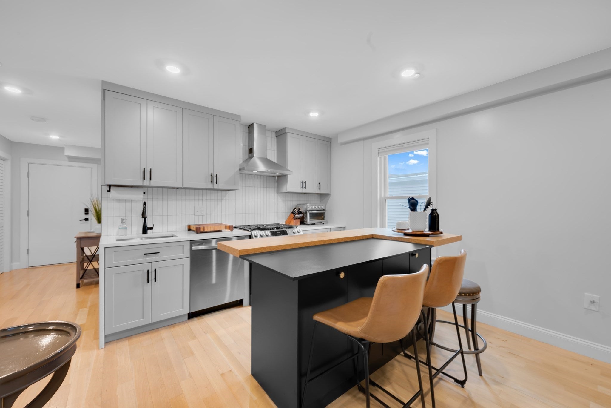 74 Everett St #3, Boston, MA, 74 Everett St #3, Boston, MA Photo #4