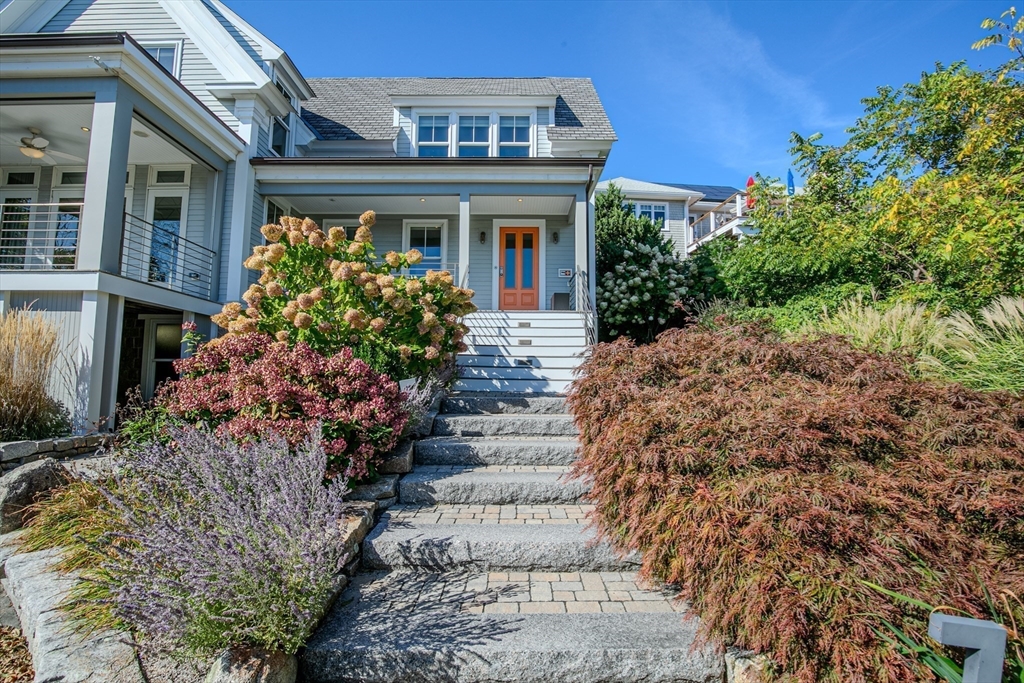 6R Breakwater Ave
