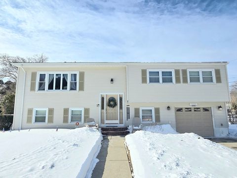 45 Birchwood Ter Dartmouth MA 02747